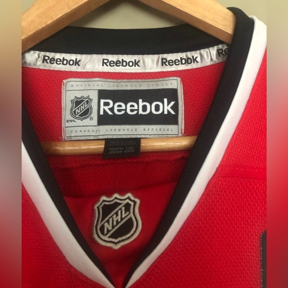 REEBOK NHL Chicago Blackhawks Toews #19 Jersey - Picture 3 of 8
